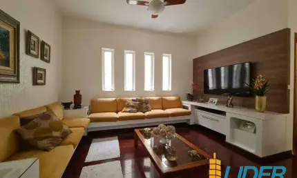 Casa à venda, 3 quartos, 1 suíte, 2 vagas, MARTINS - Uberlândia/MG