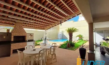 Casa à venda, 5 quartos, 3 suítes, SANTA MARIA - Uberlândia/MG