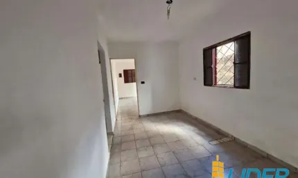 Casa com 3 quartos à venda na Rua das Diretas, Laranjeiras, Uberlândia
