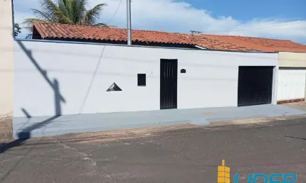 Ótima casa com 100m2 em terreno de 125m2 recém reformada à venda no bairro canaã