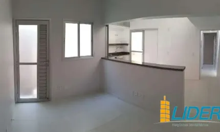 Casa com 2 quartos para alugar na Rua Antônio Salviano de Rezende, Santa Mônica, Uberlândia