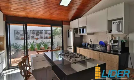 Casa com 3 quartos para alugar na Avenida Sacramento, Martins, Uberlândia