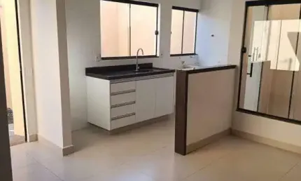 Linda casa disponível para aluguel no shopping park