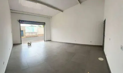 Cômodo comercial disponível para aluguel no granada