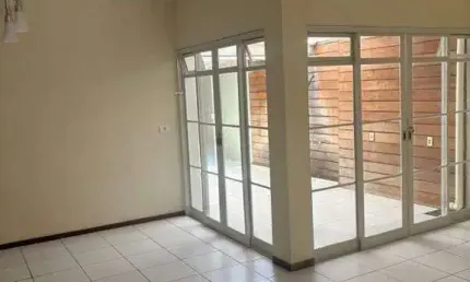 Casa com 3 quartos para alugar na Rua Barretos, Daniel Fonseca, Uberlândia