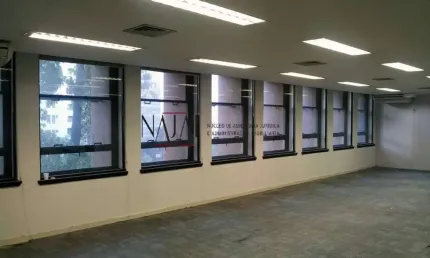 Vendo andar inteiro comercial no Centro.  Com 484m-Candelaria.