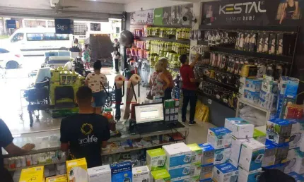 Vendo ótima loja Centro de Santa Cruz-RJ -Exclusividade ponto fantástico.