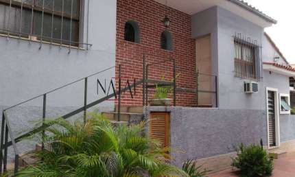 Vendo ótima casa 2 pavimentos 04 qtos 03 suites- Tijuca - Canuto Saraiva