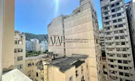 Vendo ótimo 02 qtos, 70m com dependência-Quadra da praia de Copacabana.
