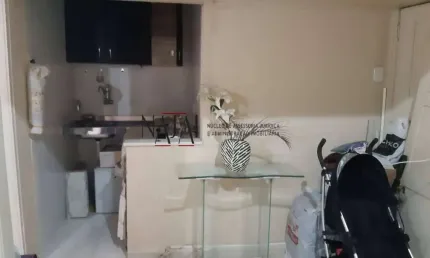 Vendo excelente apartamento de 2 quartos na Domingos Ferreira - Reformado!