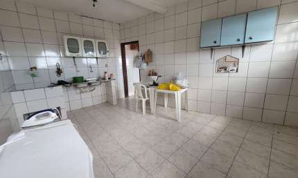 Prédio à venda na Rua Osvaldo Martins de Castro, 206, Lobato, Salvador
