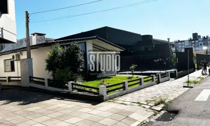 Casa com 3 quartos à venda no Planalto, Carlos Barbosa , 215 m2 por R$ 1.100.000