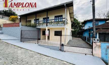 Casa com 3 quartos para alugar no Itoupava Norte, Blumenau  por R$ 1.800