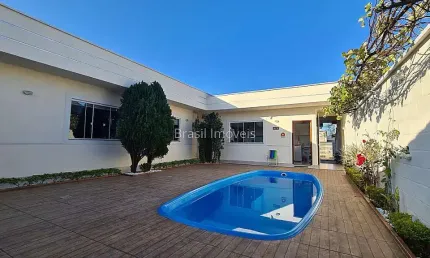 Casa com 3 quartos à venda na Rua Silvestre Cupertino Rodrigues, Bairu, Juiz de Fora