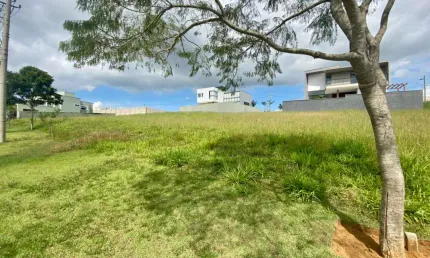 Terreno de 493m2 em aclive no Alphaville - Juiz de Fora