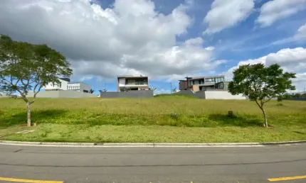 Terreno de 493m2 em aclive no Alphaville - Juiz de Fora
