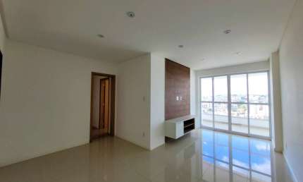 Apartamento de 02 suítes, elevador e 06 vagas de garagem no Cascatinha