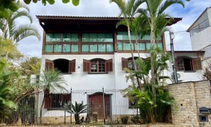 Casa Triplex com 04 quartos na região do Alto dos Passos