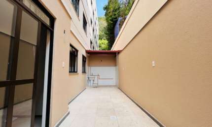 Apartamento de 02 quartos com área externa no Santa Helena