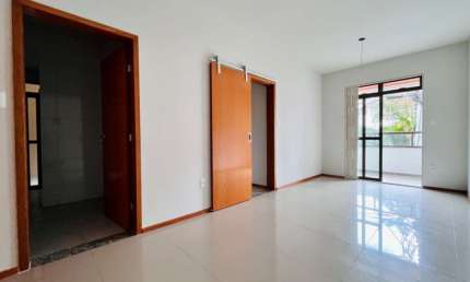 Apartamento de 02 quartos com varanda no Santa Helena