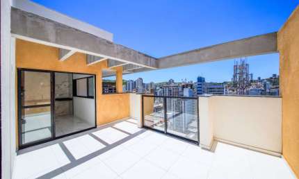 Cobertura duplex, sendo 02 quartos, sendo 01 suíte, 02 vagas de garagem e 02 elevadores em São Mateus.