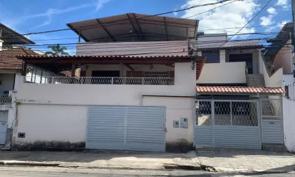Casa com 6 quartos à venda na Rua Grão Mogol, Santa Terezinha, Juiz de Fora