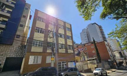 Apartamento de 03 quartos com suíte e garagem no Santa Helena