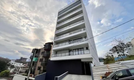 Apartamento de 03 quartos com varanda e 02 vagas no Jardim Laranjeiras