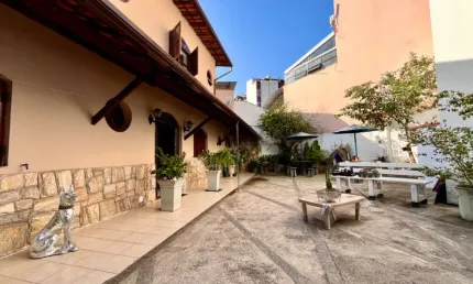 Casa duplex com 04 quartos na praça do Bandeirantes