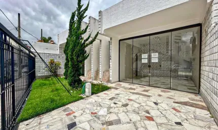 Casa linear com três quartos sendo duas suítes - São Mateus