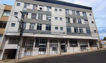 Locação - Apartamento arejado com 02 quartos na Olegário próximo ao Pais e Filhos
