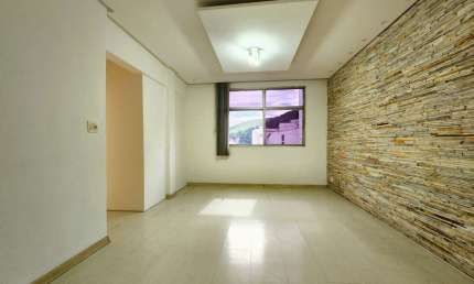 Apartamento de 03 quartos com suíte, elevador e garagem no Centro de Juiz de Fora