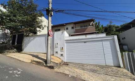 Casa à venda na Rua Cleveland Braga, São Pedro, Juiz de Fora