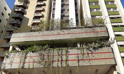 Apartamento de 01 quarto e sala com elevador e garagem no Centro.