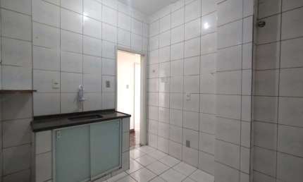 Locação - Amplo Apartamento para Locação na Rua Oscar Vidal com 03 Quartos