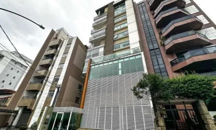 Apartamento de 02 quartos com suíte no Santa Helena