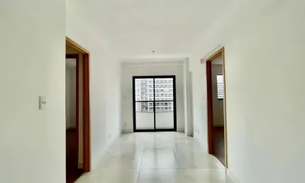 Apartamento de 02 suítes com vaga de garagem e lazer no Centro