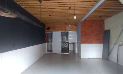 Locação - Excelente loja com 55m² na Av. Itamar Franco