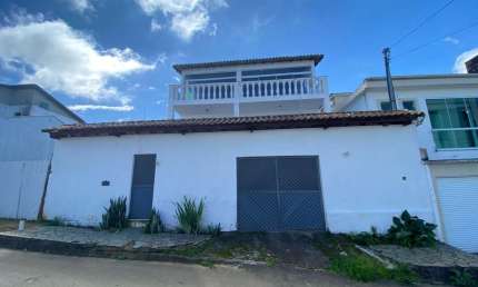 Locação - Casa espaçosa com 4 quartos, duas suítes e piscina no bairro Aeroporto