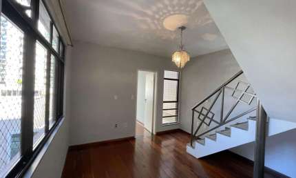 Cobertura Duplex com 2 Quartos (1 Suíte), Garagem e Elevador – Centro