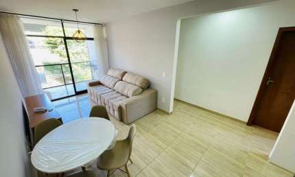 Locação - Apartamento de 02 quartos e varanda no Santa Luzia