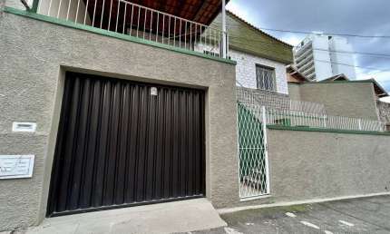Casa com 3 quartos à venda na Rua Antônio Passarela, São Mateus, Juiz de Fora