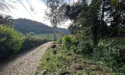 Excelente terreno à venda no condomínio Florestinha - 1056m²