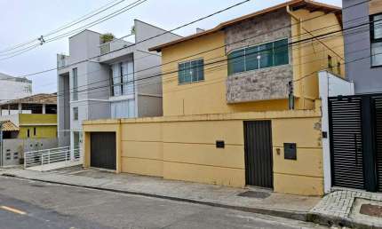 Casa de 03 quartos com suíte e Piscina no Aeroporto