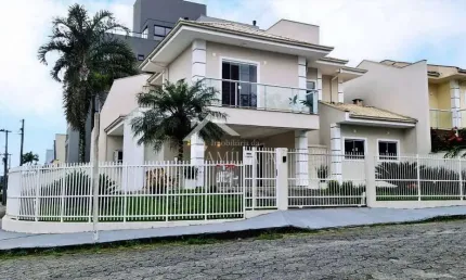 Casa com 3 quartos à venda no Costa e Silva, Joinville 