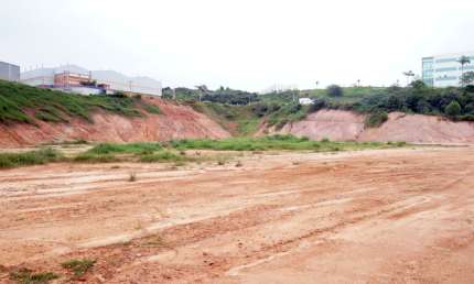 Área Industrial com 19684m² sendo 11550m2 de Platô pronto, em Araçariguama