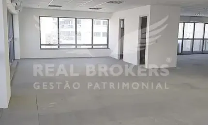 Conjunto Comercial de 270 m² para Locação em Alphaville