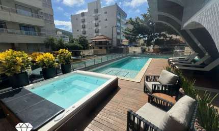 APARTAMENTO ALTO PADRÃO MOBILIADO A 200M DA PRAIA DE BOMBAS - VISTA LATERAL MAR