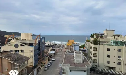 Apartamento novinho e bem pertinho do mar de bombas.