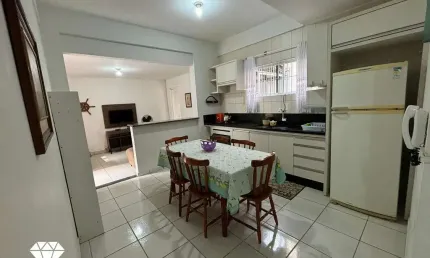 Apartamento Garden, Térreo, com Ótima localização, a 270 metros da Praia de Bomb